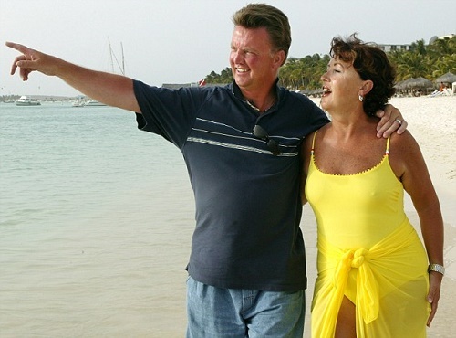 Van Gaal ngoai yeu vo, chang biet lam gi hinh anh