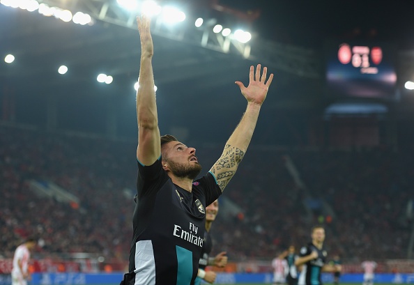 Giroud lap hat-trick giup Arsenal di tiep tai Cup C1 hinh anh