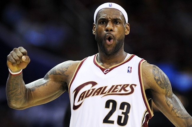 LeBron James ky hop dong ky luc 500 trieu USD hinh anh