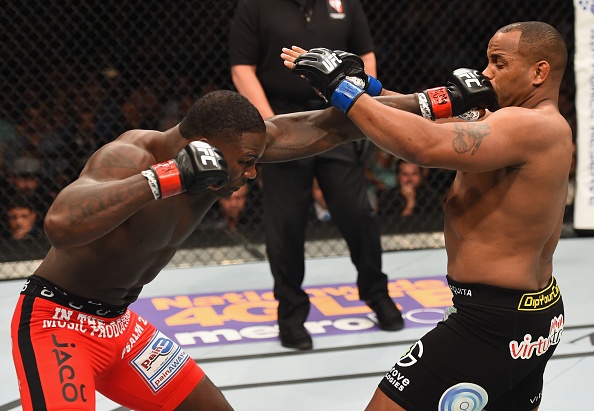 Daniel Cormier danh bai Anthony Johnson tai UFC 187 hinh anh