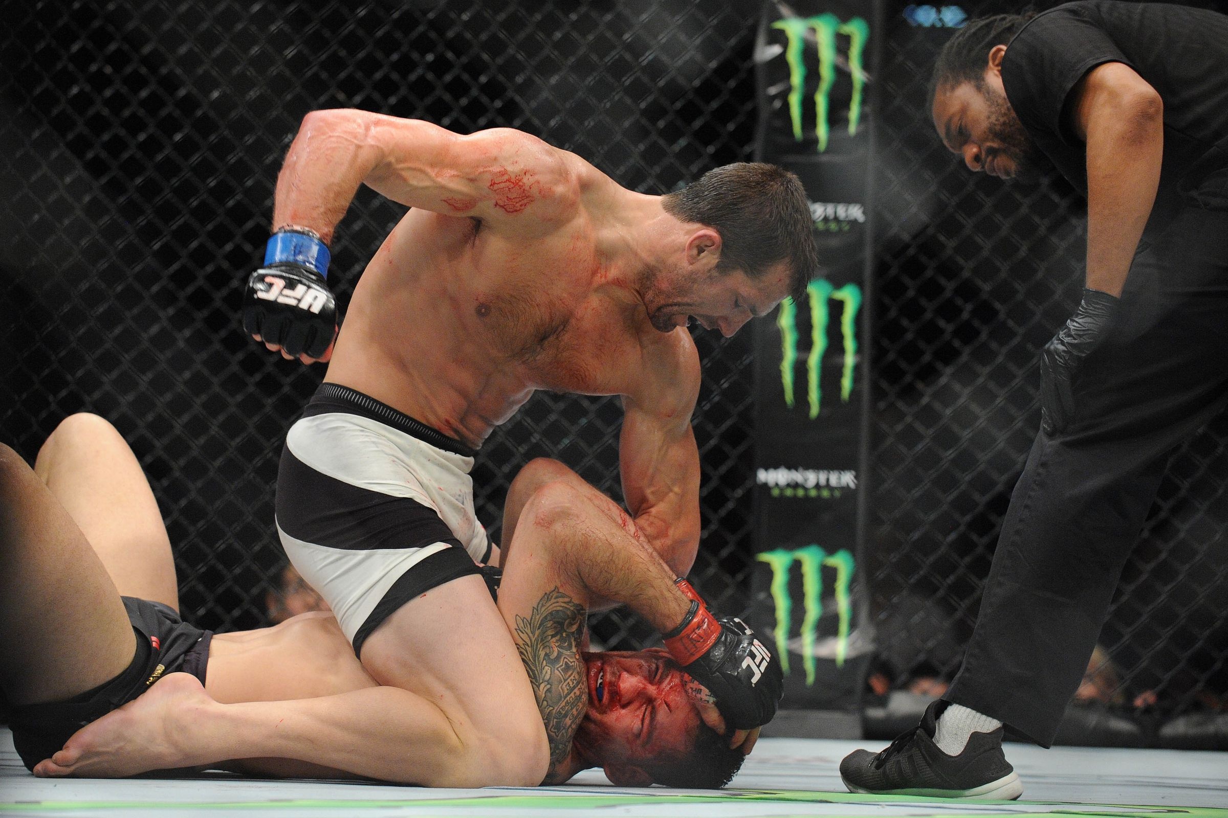 2015 la nam dien ro nhat lich su UFC hinh anh