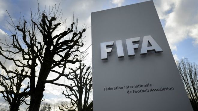 Thuy Sy phong toa 50 tai khoan cua FIFA hinh anh