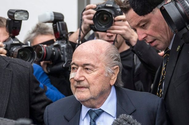 Sepp Blatter: 'Toi chi la nan nhan' hinh anh