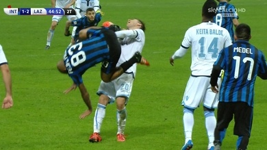 Felipe Melo tung kung-fu vao co tien ve Lazio hinh anh