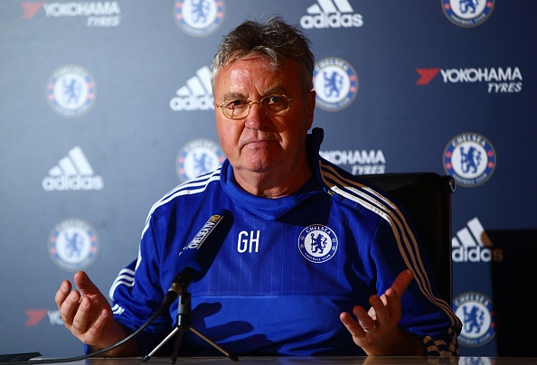 HLV Guus Hiddink: 'Le ra toi khong nen o day' hinh anh