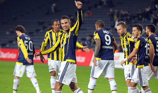 Van Persie ghi ban sau pha solo an tuong hinh anh