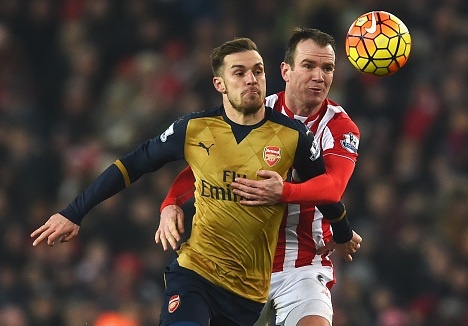 Arsenal tro lai ngoi dau sau tran hoa Stoke 0-0 hinh anh