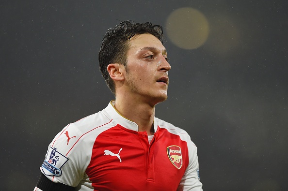 Arsenal tro nen tam thuong khi thieu Mesut Oezil hinh anh