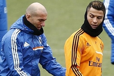 Zidane day Ronaldo cach sut phat hinh anh