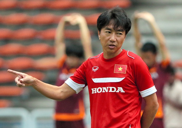 Nguoi ham mo chi trich su bao thu cua HLV Miura hinh anh