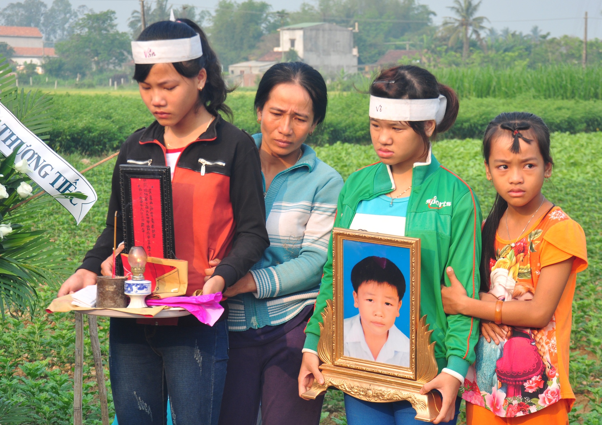 9 hoc sinh chet duoi anh 5