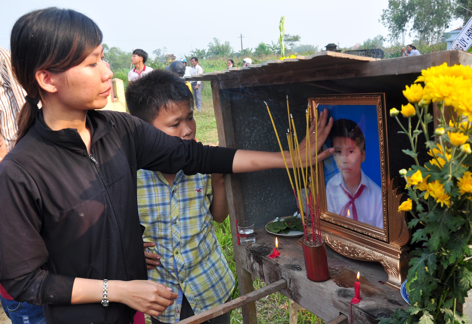 9 hoc sinh chet duoi anh 6