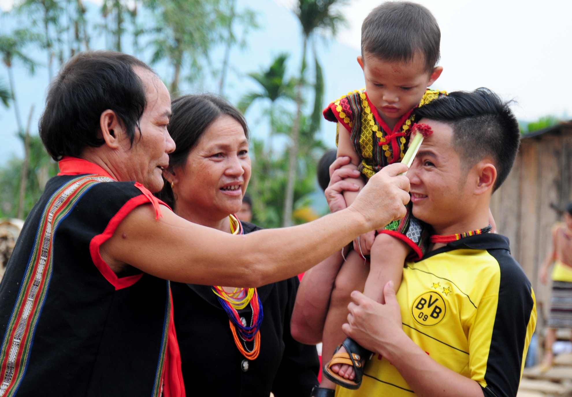 Dam trau,  doi ngheo,  huyen vung cao Son Tay anh 4
