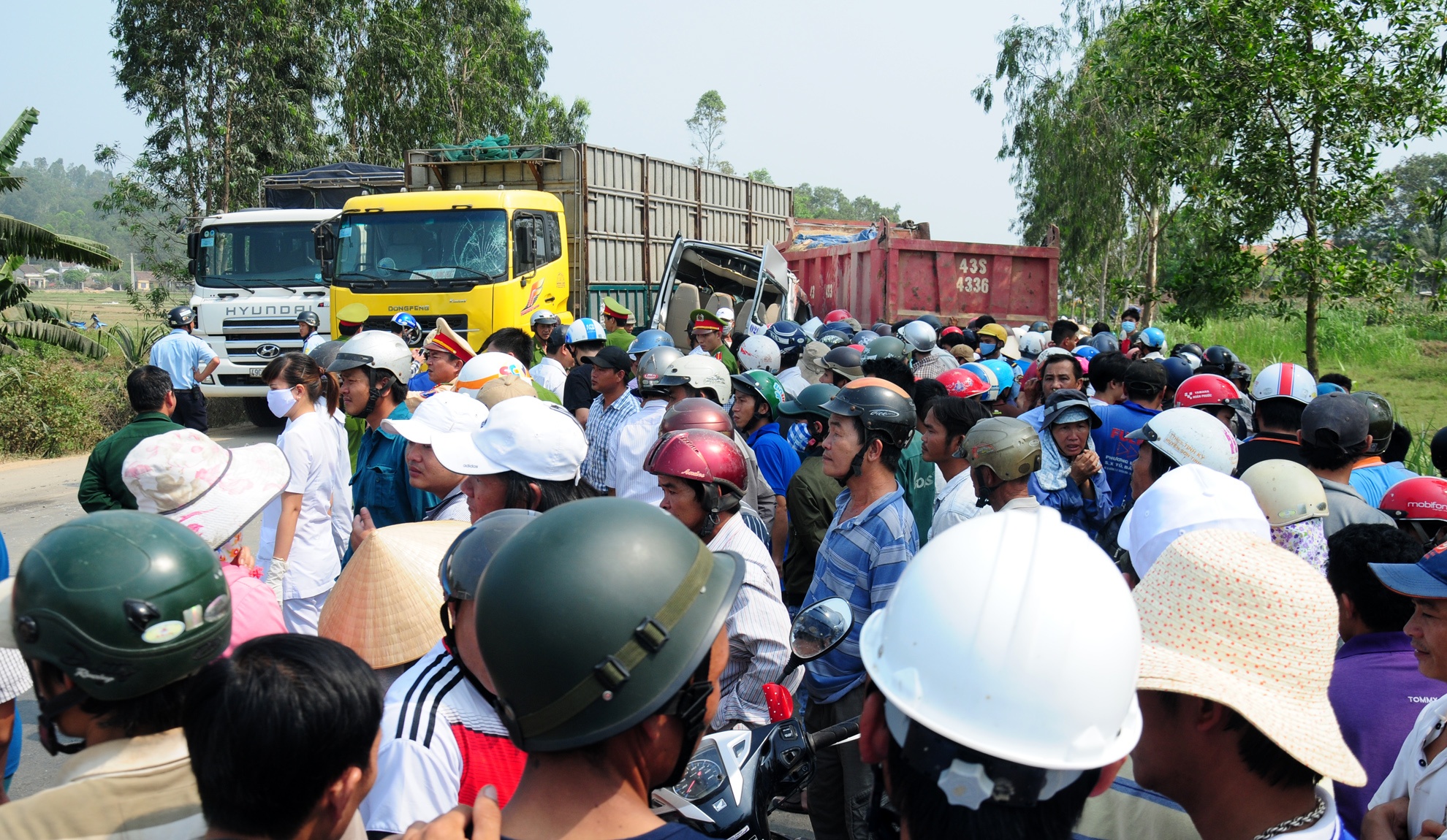 TAI NAN XE KHACH O QUANG NGAI anh 1