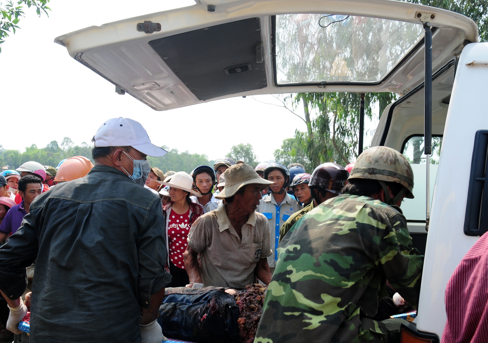 TAI NAN XE KHACH O QUANG NGAI anh 4