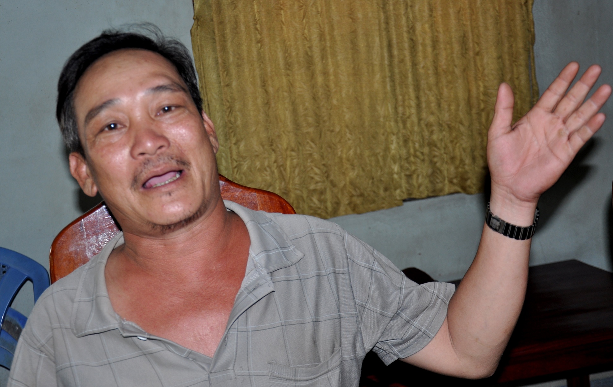 Ôtô khách đâm xe tải ảnh 3 Oto khach dam xe tai anh 3