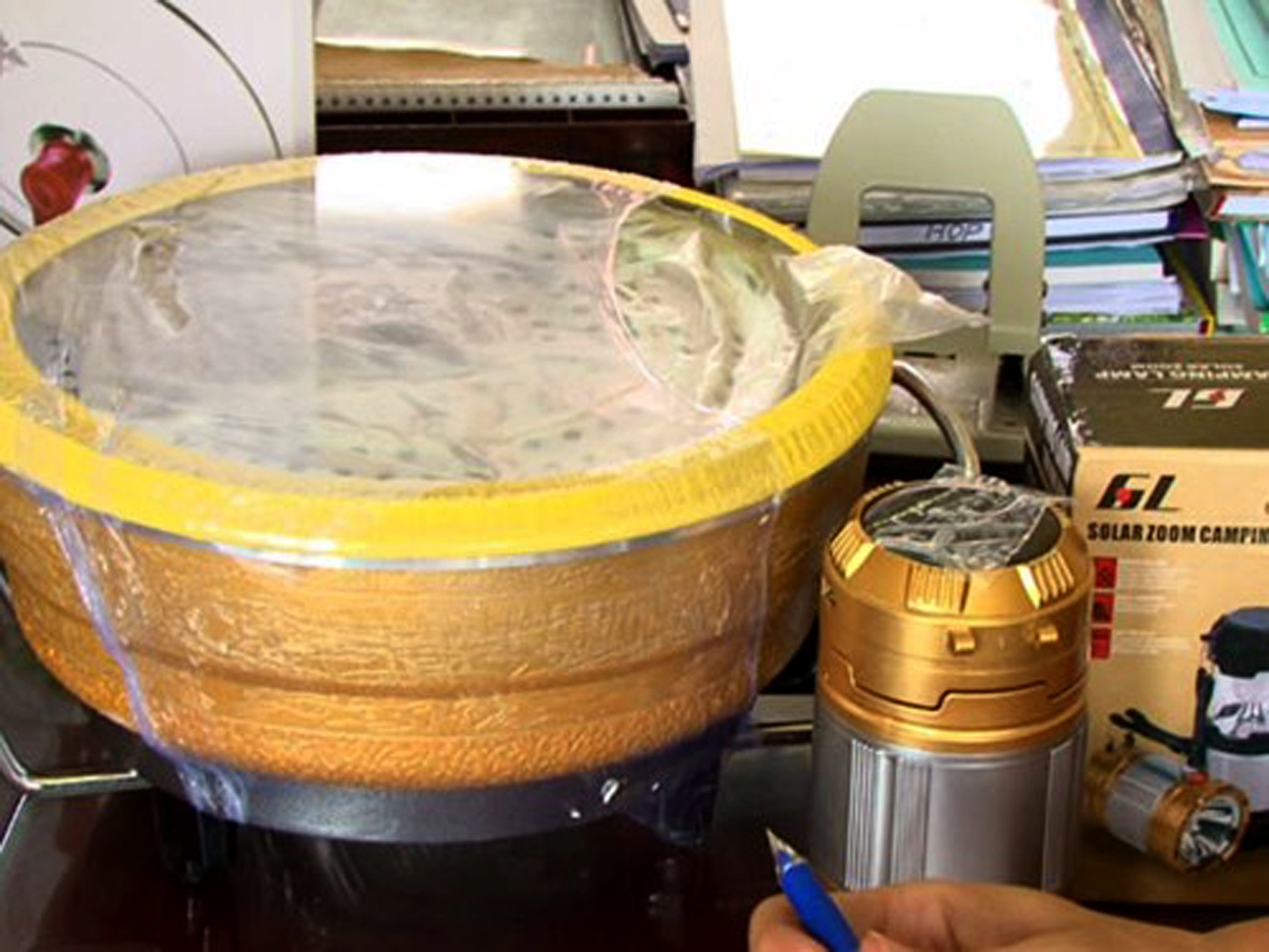 Xu ly nhan vien ban chao da nang trong truong hoc hinh anh