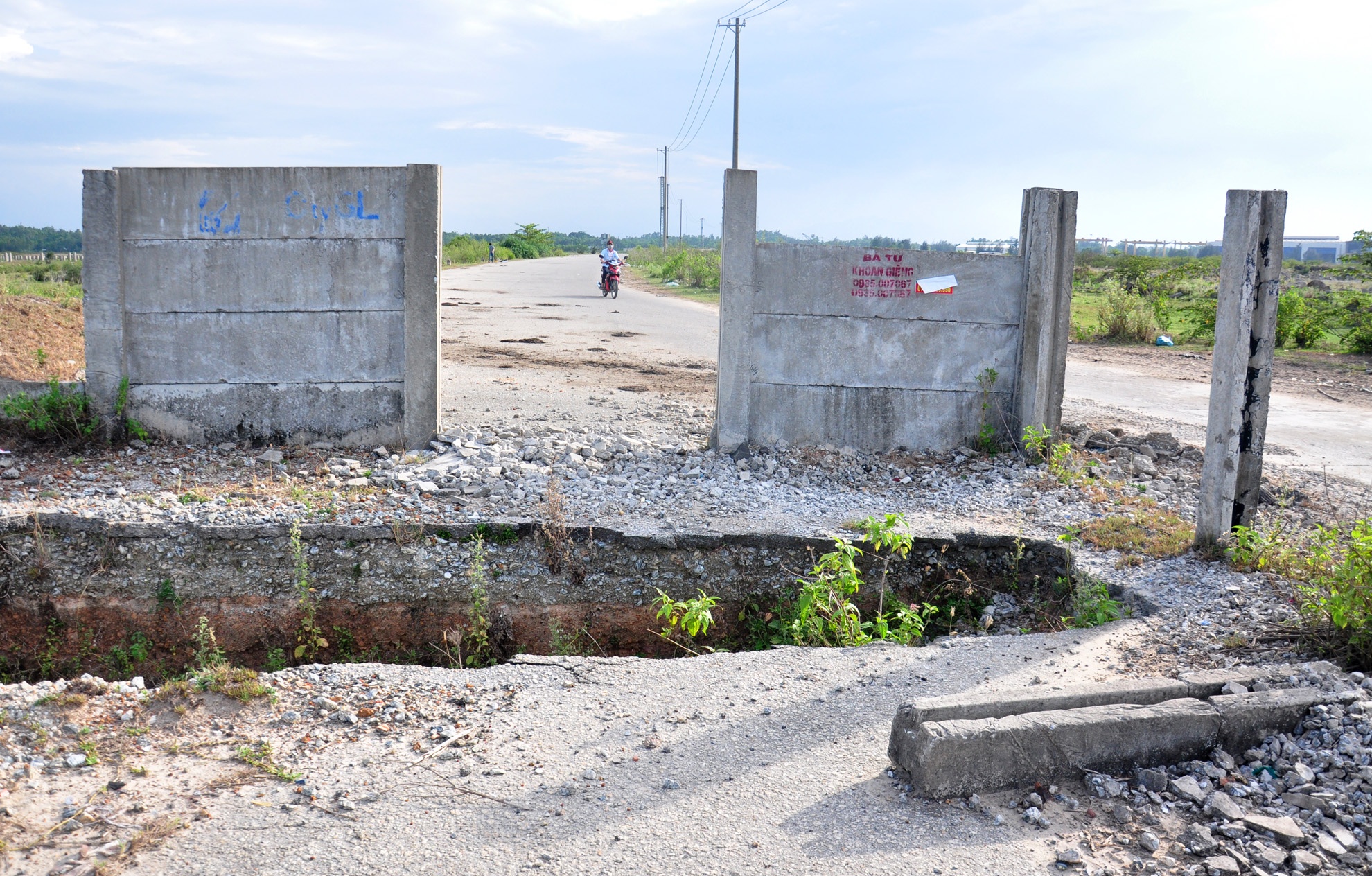 Du thep ty USD bo hoang,  Khu kinh te Dung Quat,  tinh Quang Ngai anh 7