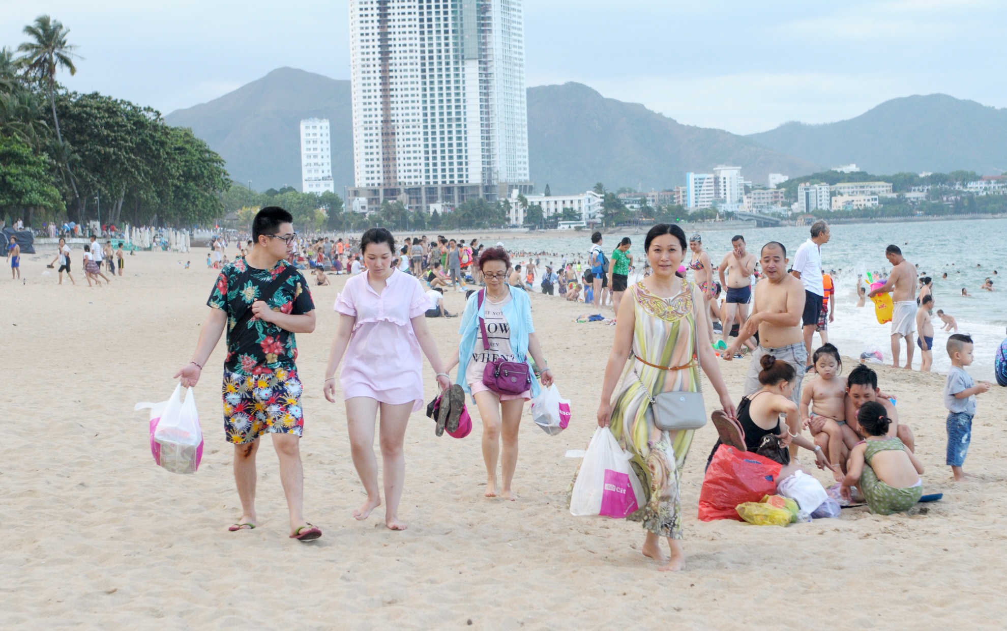 Du khách Trung Quốc đến Khánh Hòa ảnh 1 Du khach Trung Quoc den Khanh Hoa anh 1