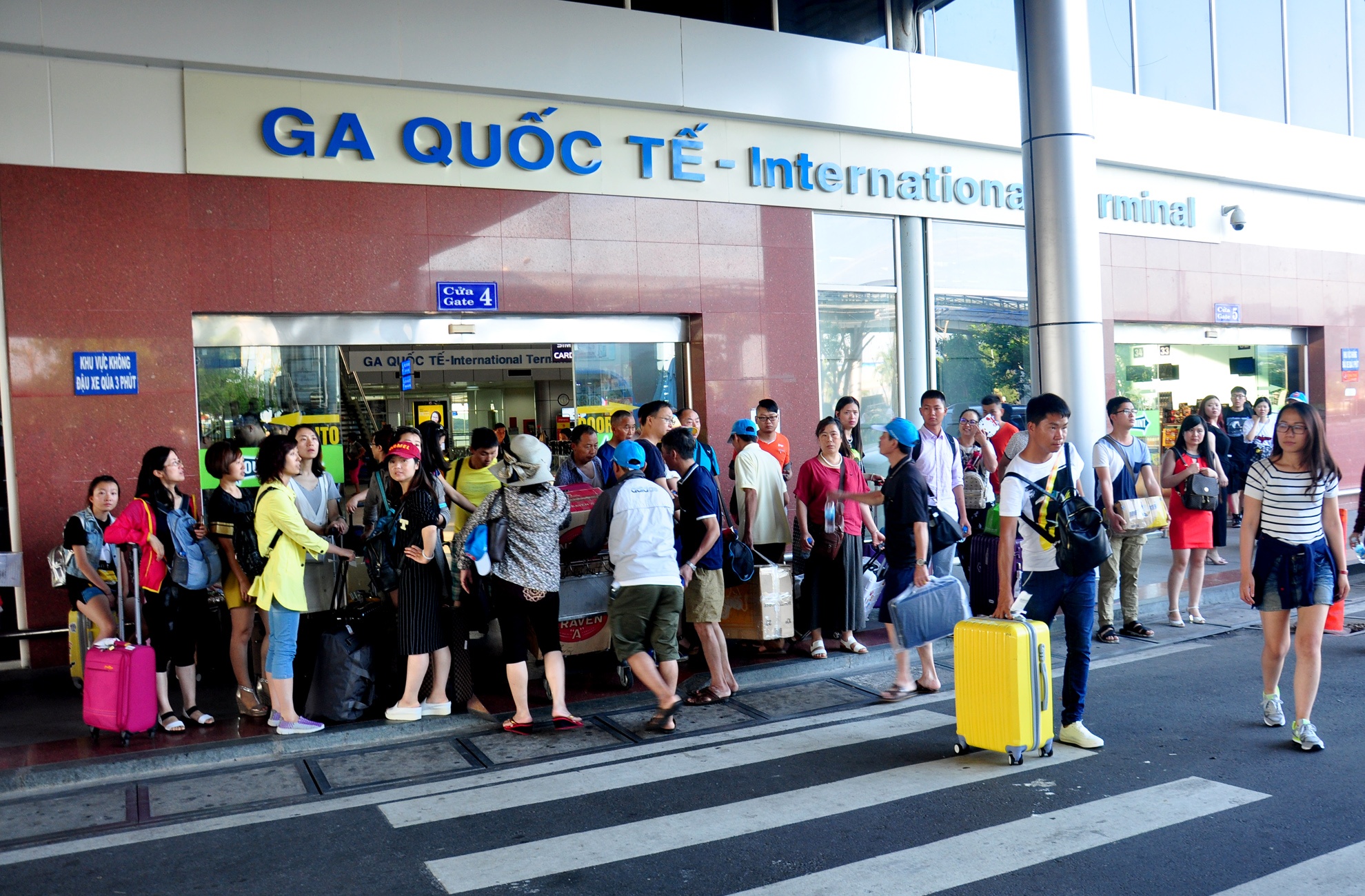 khach trung quoc den nha trang anh 9