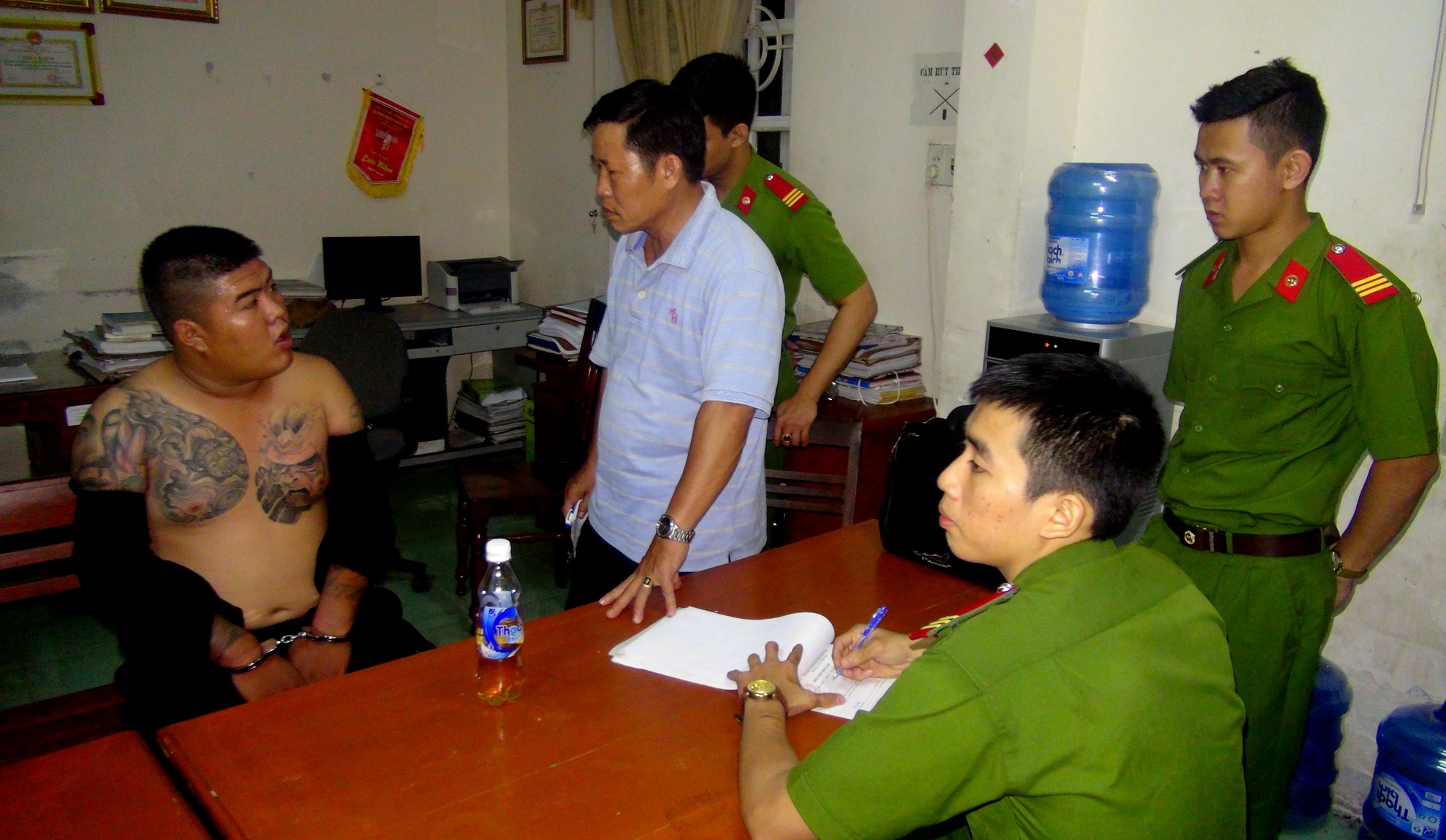 Nổ súng giữa khuya,  băng nhóm giải quyết mâu thuẫn,  tỉnh Quảng Ngãi  ảnh 1 No sung giua khuya,  bang nhom giai quyet mau thuan,  tinh Quang Ngai anh 1