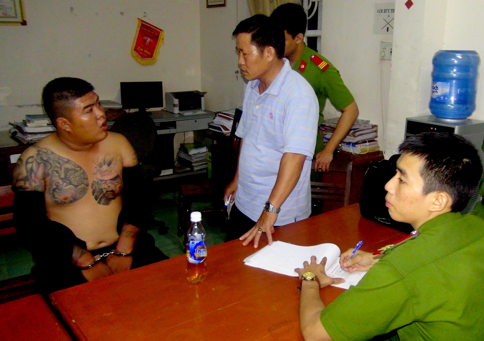nổ súng quyết đấu ở Quảng Ngãi ảnh 2 no sung quyet dau o Quang Ngai anh 2