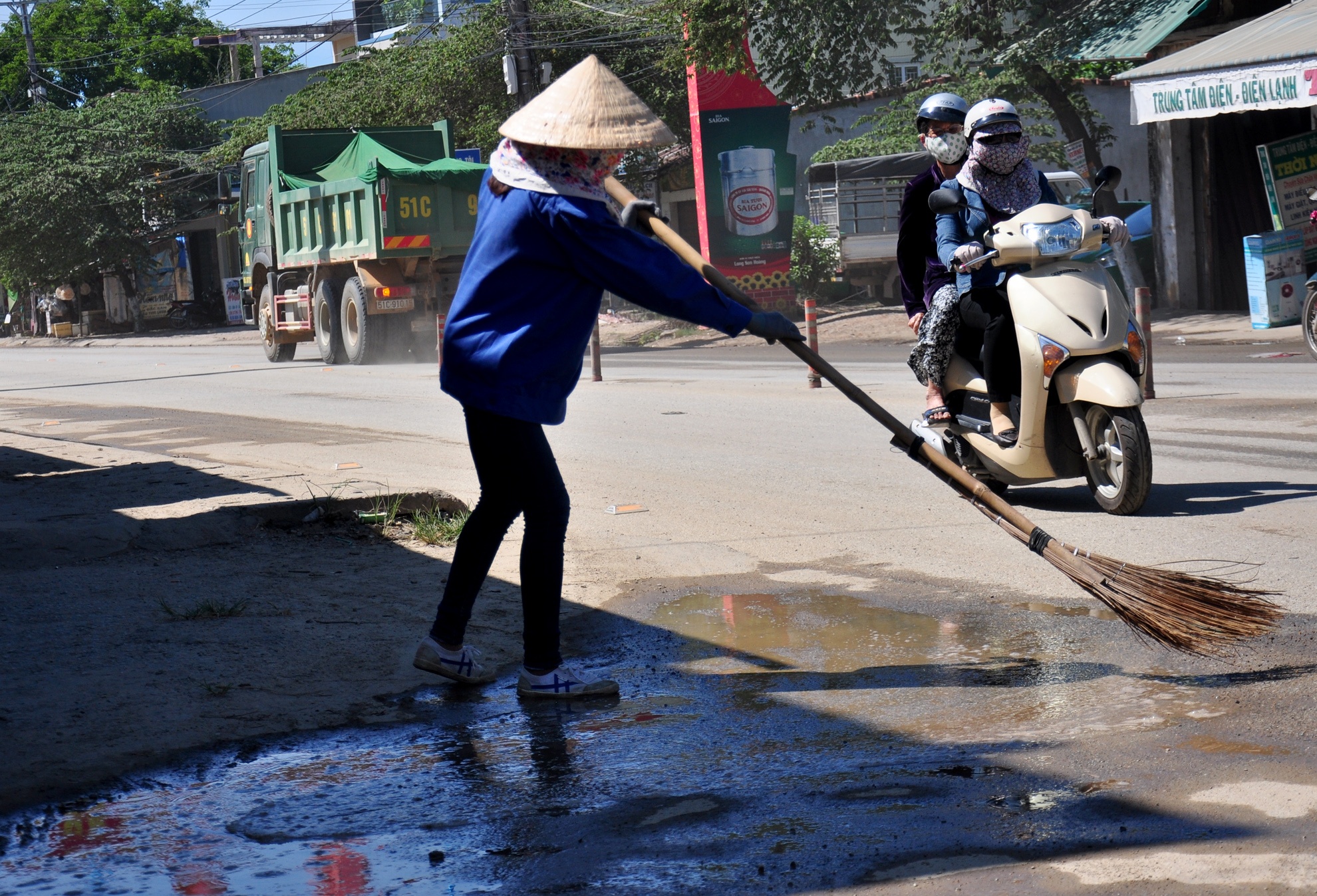 Khon kho vi xe cong trinh gay o nhiem anh 5