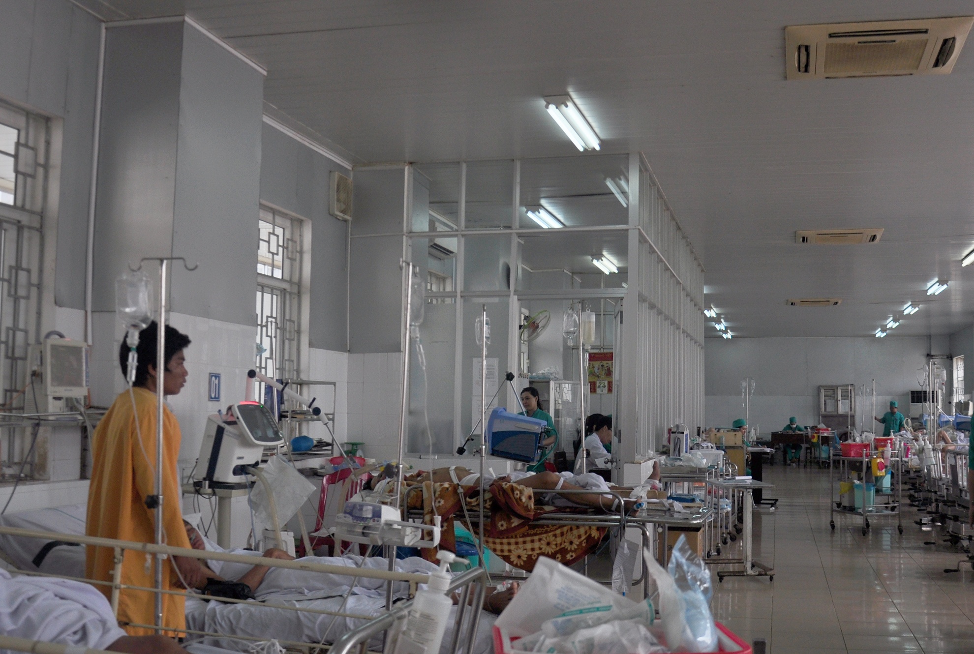 Cha ôm con nhảy lầu bệnh viện tự tử ảnh 2 Cha om con nhay lau benh vien tu tu anh 2