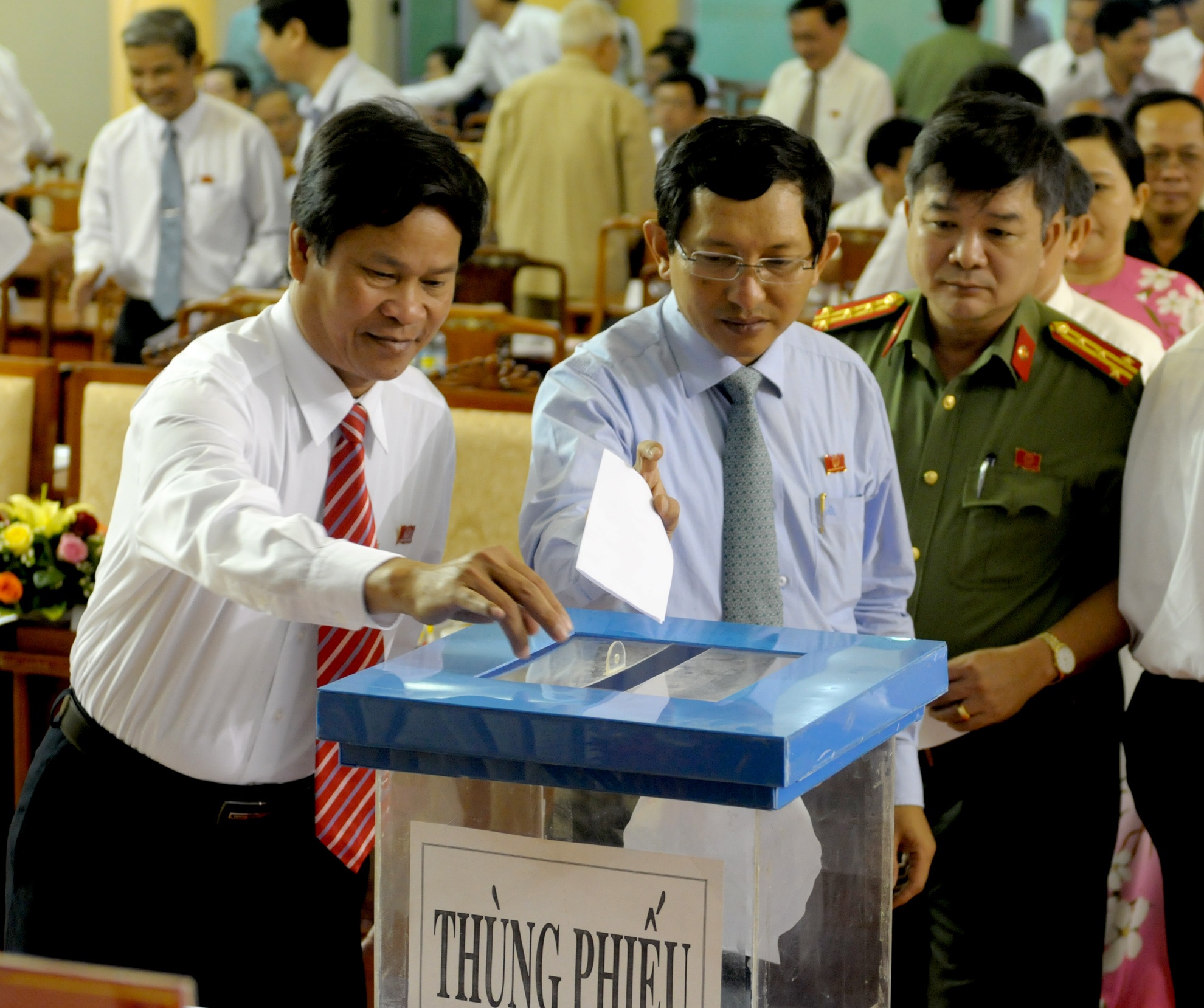 Bi thu Tinh uy Binh Dinh tai dac cu Chu tich HDND tinh hinh anh