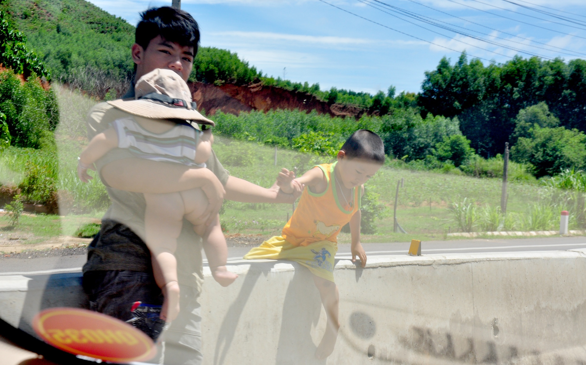 Nguoi dan bang qua quoc lo nhu duong lang hinh anh