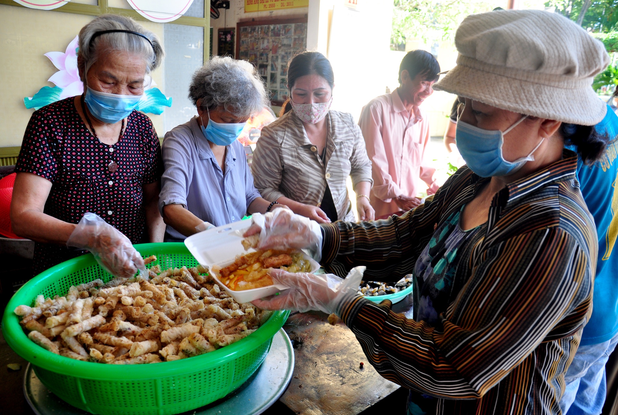 Suat com mien phi tiep suc mua thi anh 2