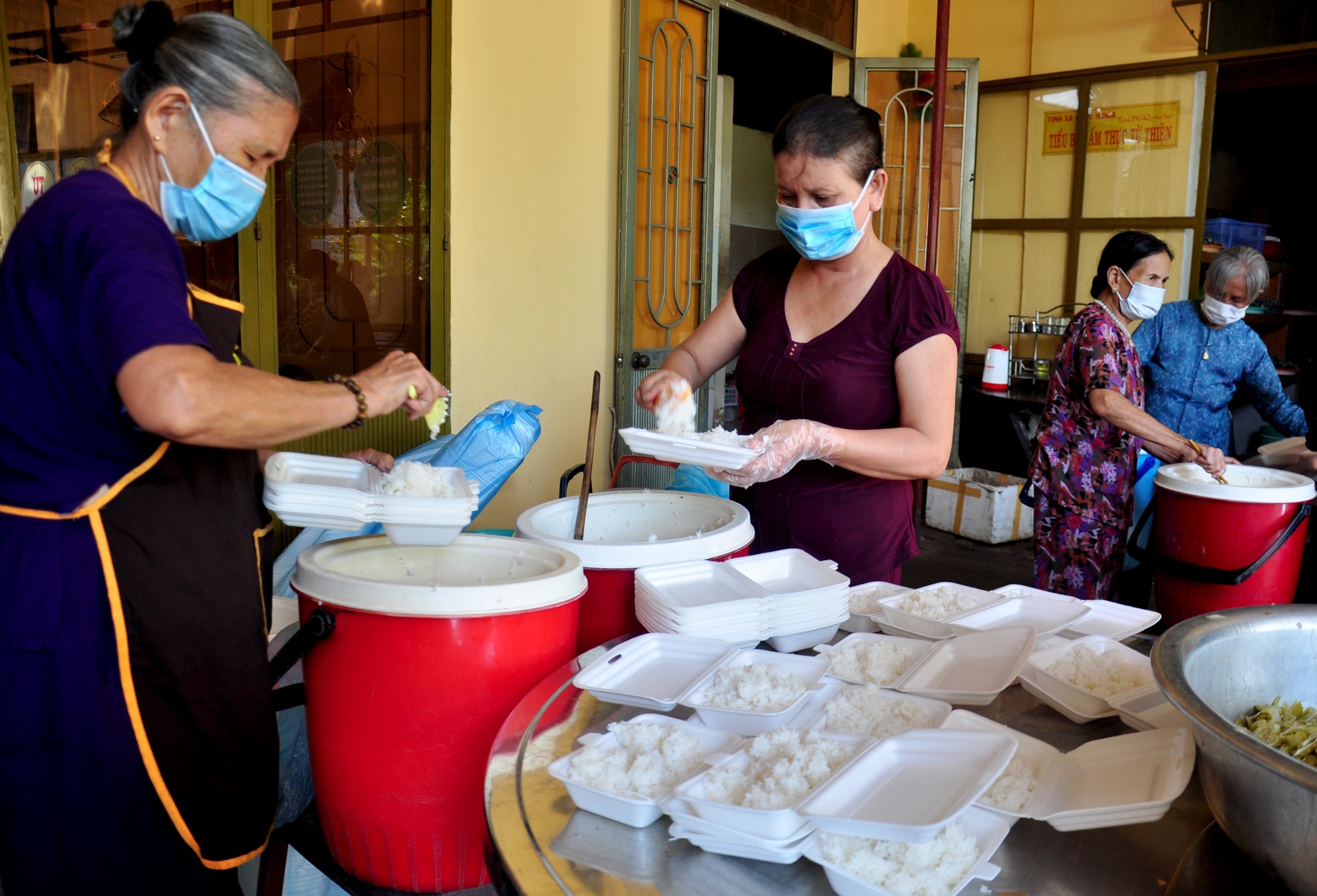 Suat com mien phi tiep suc mua thi anh 3