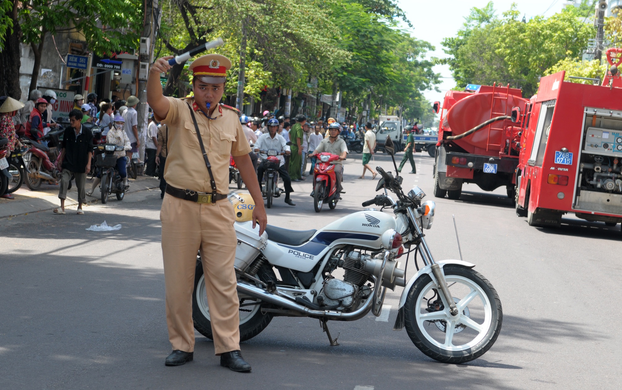 Chay cua hang giua trung tam thanh pho anh 10