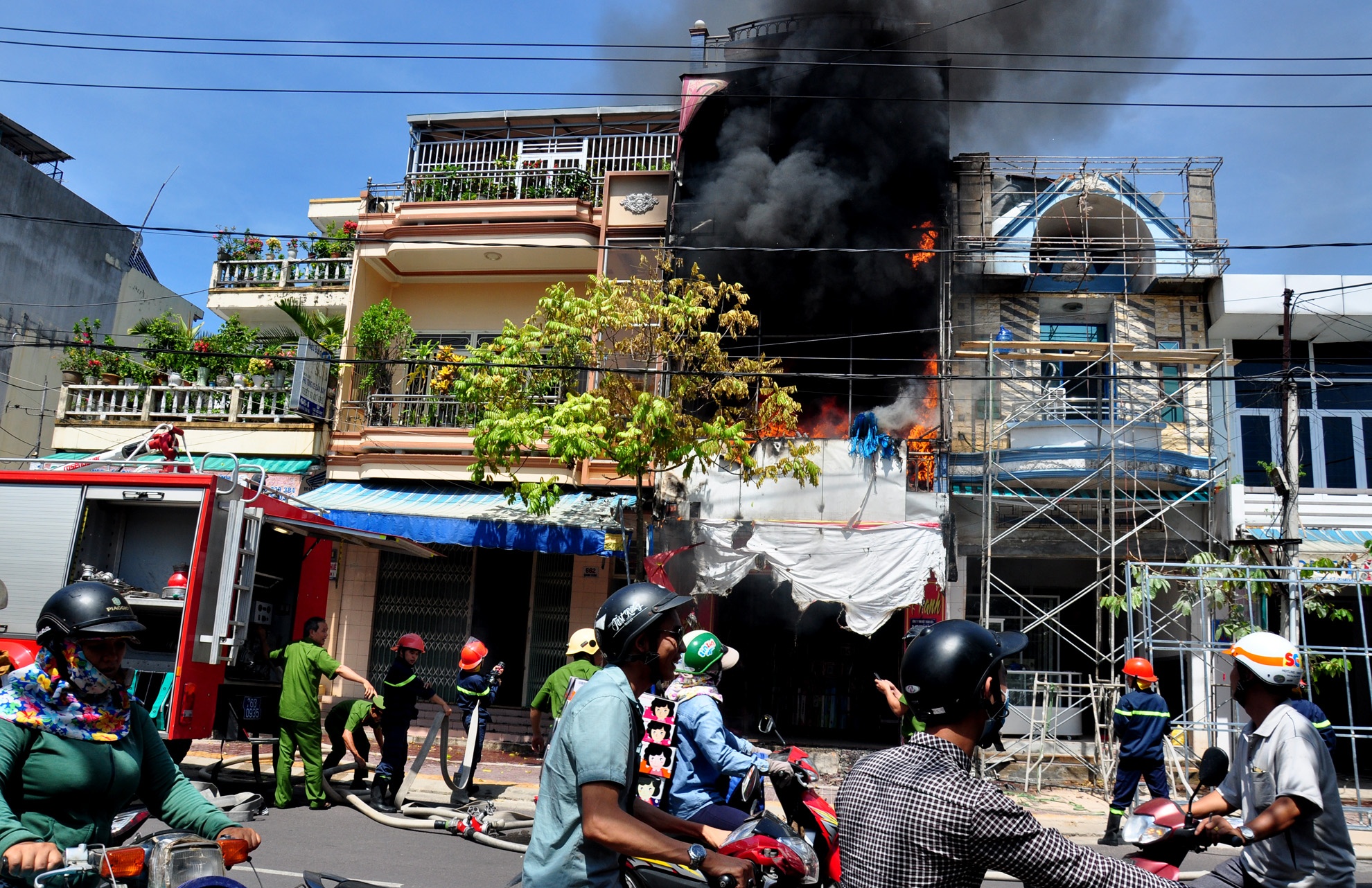 Chay cua hang giua trung tam thanh pho anh 4