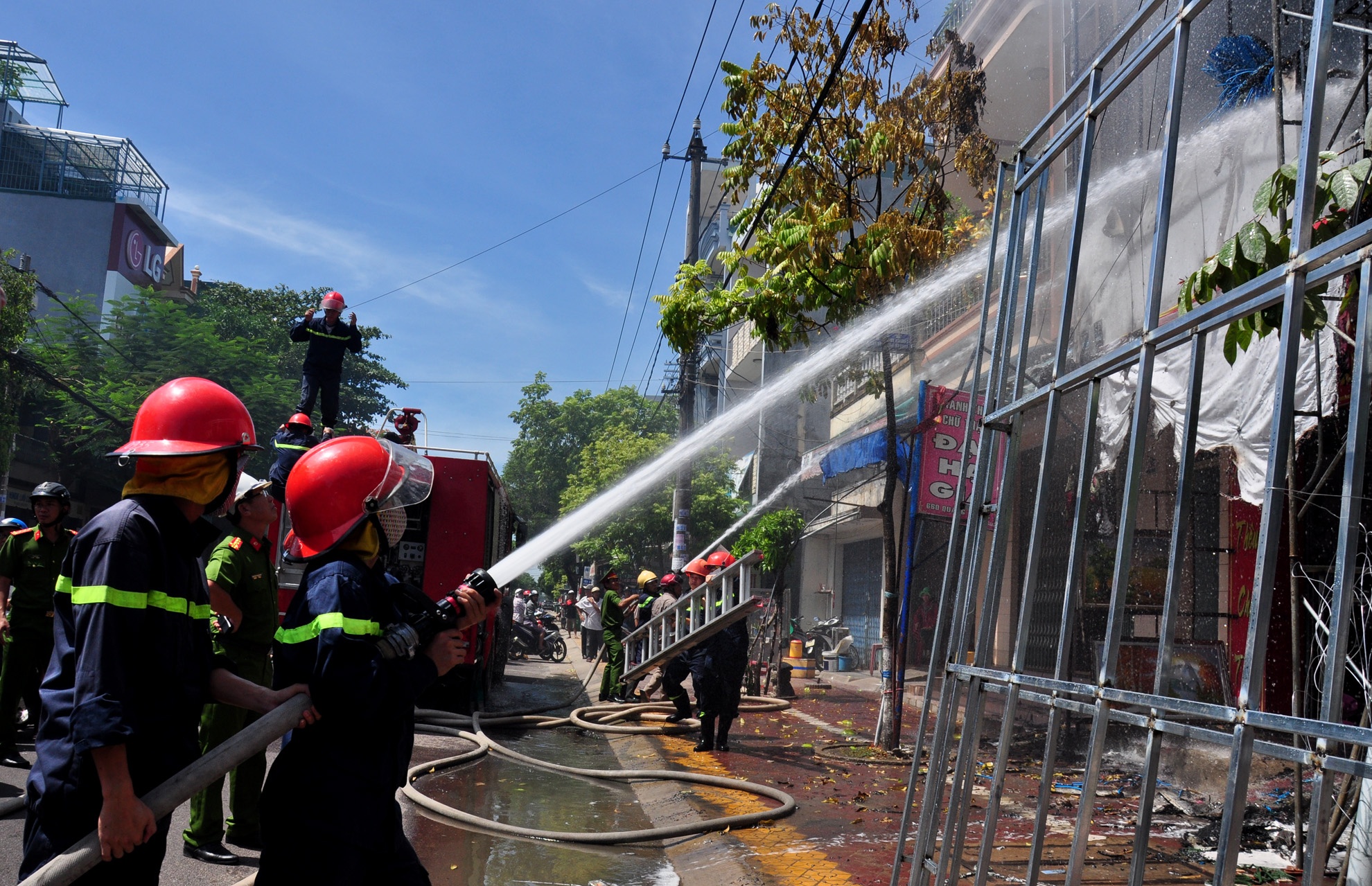 Chay cua hang giua trung tam thanh pho anh 5