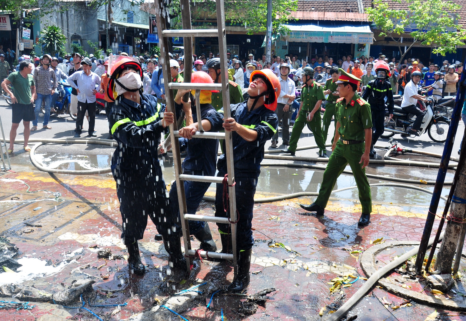 Chay cua hang giua trung tam thanh pho anh 6