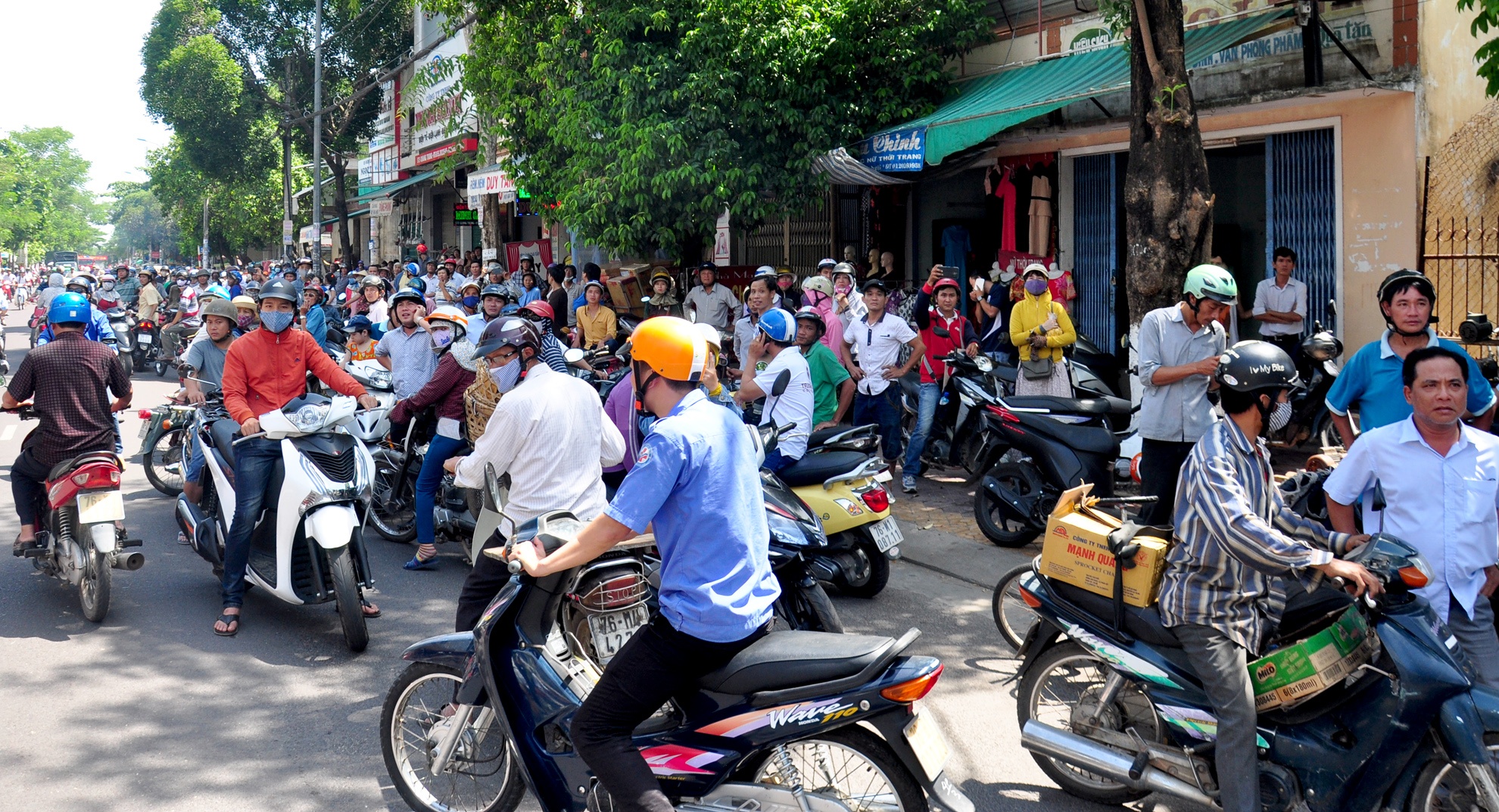 Chay cua hang giua trung tam thanh pho anh 7