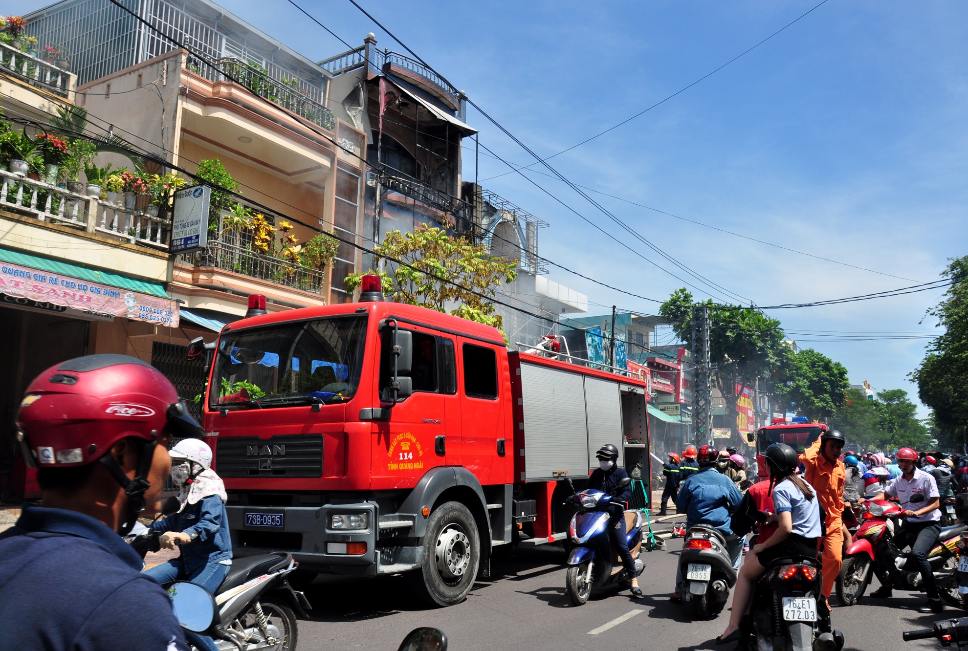Chay cua hang giua trung tam thanh pho anh 9