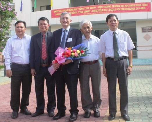 Binh Dinh xay khu nghi duong cao cap cho nha khoa hoc hinh anh