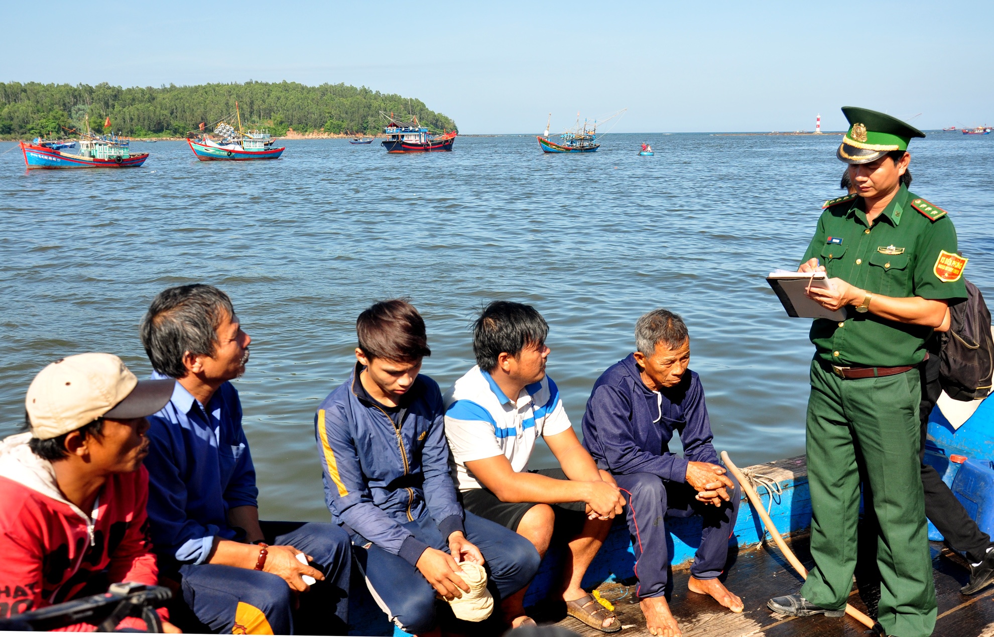 5 ngu dan gap nan tu Hoang Sa tro ve anh 1