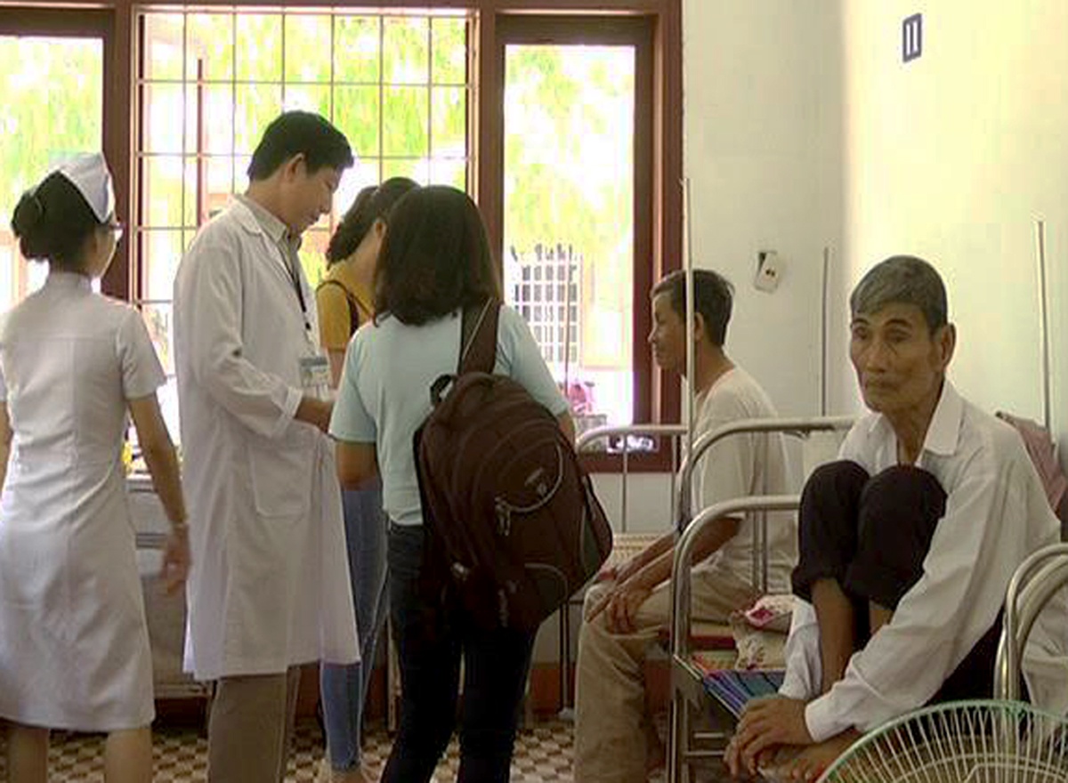 28 nguoi nhap vien sau khi an ca hong hinh anh