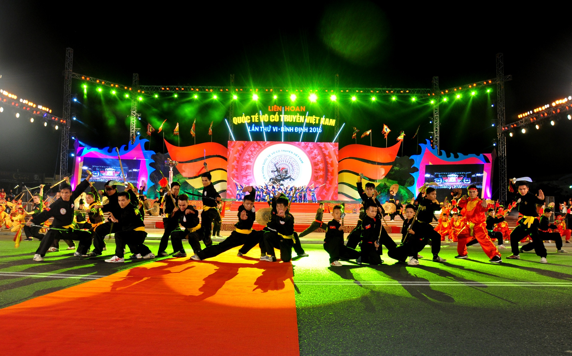 Dem hoi ngo vo co truyen Viet Nam o pho bien Quy Nhon hinh anh