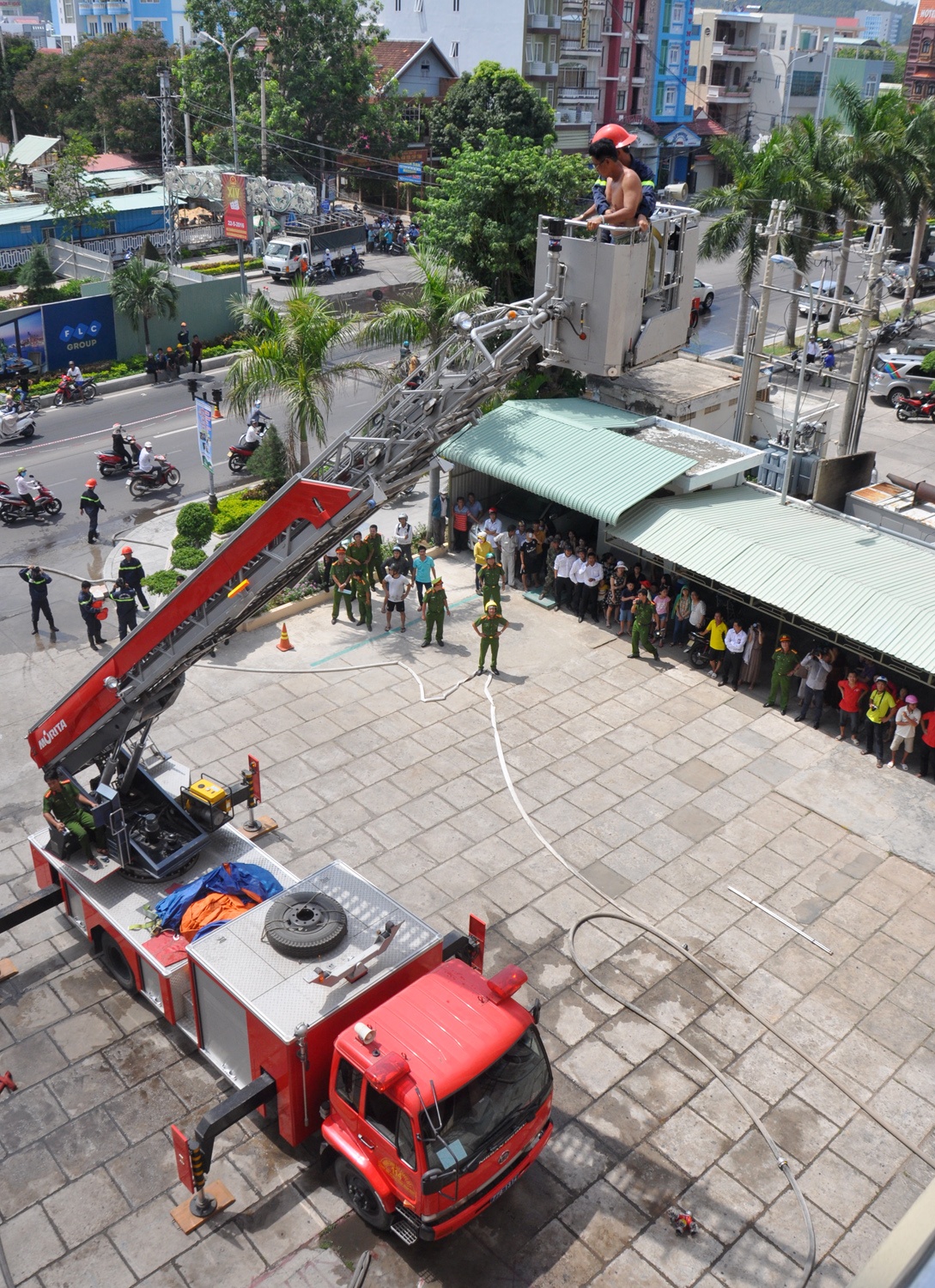 Chay khach san o pho bien Quy Nhon anh 2