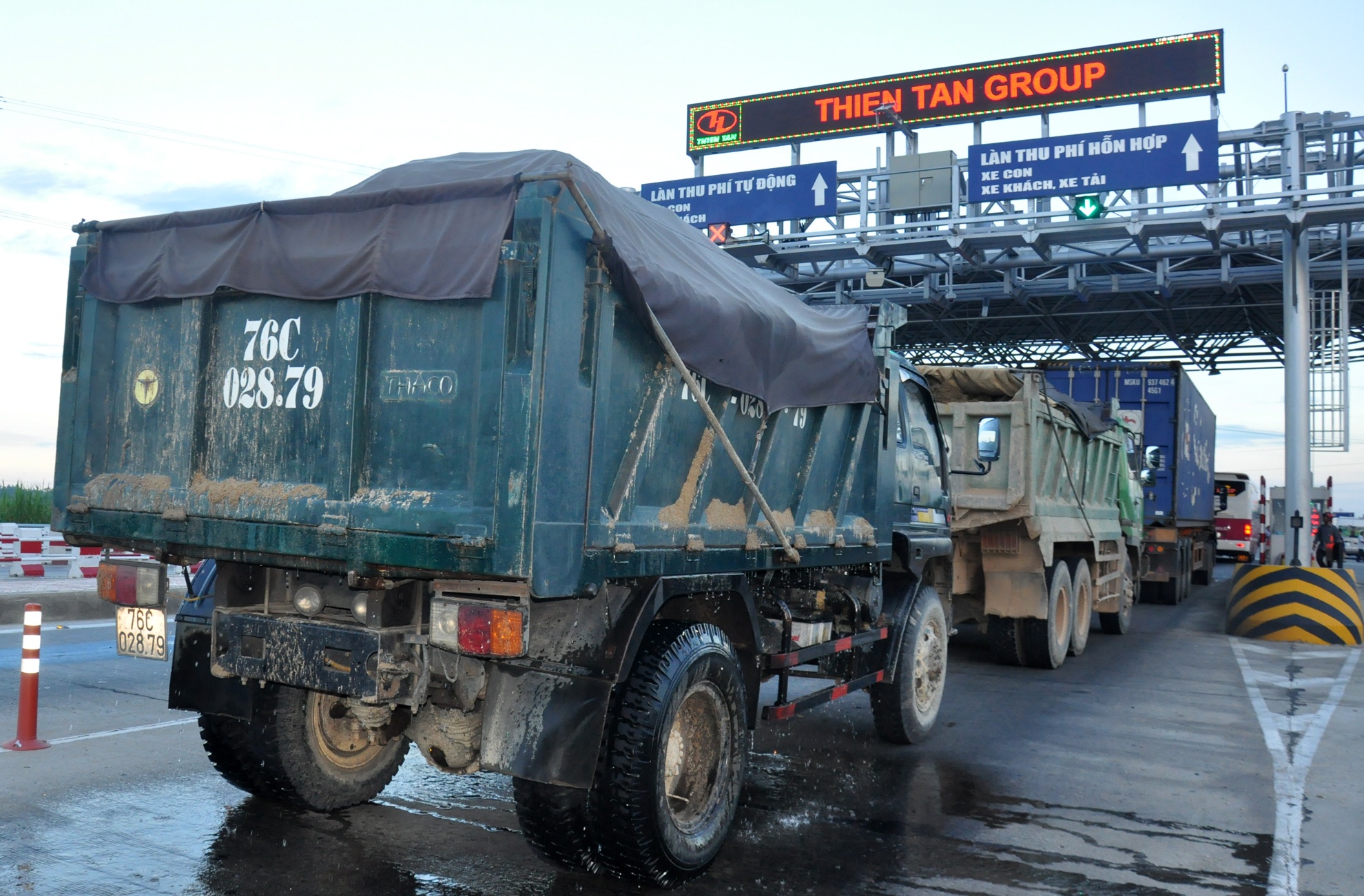 Dan chan tram thu phi,  quoc lo 1 tac nghen anh 8
