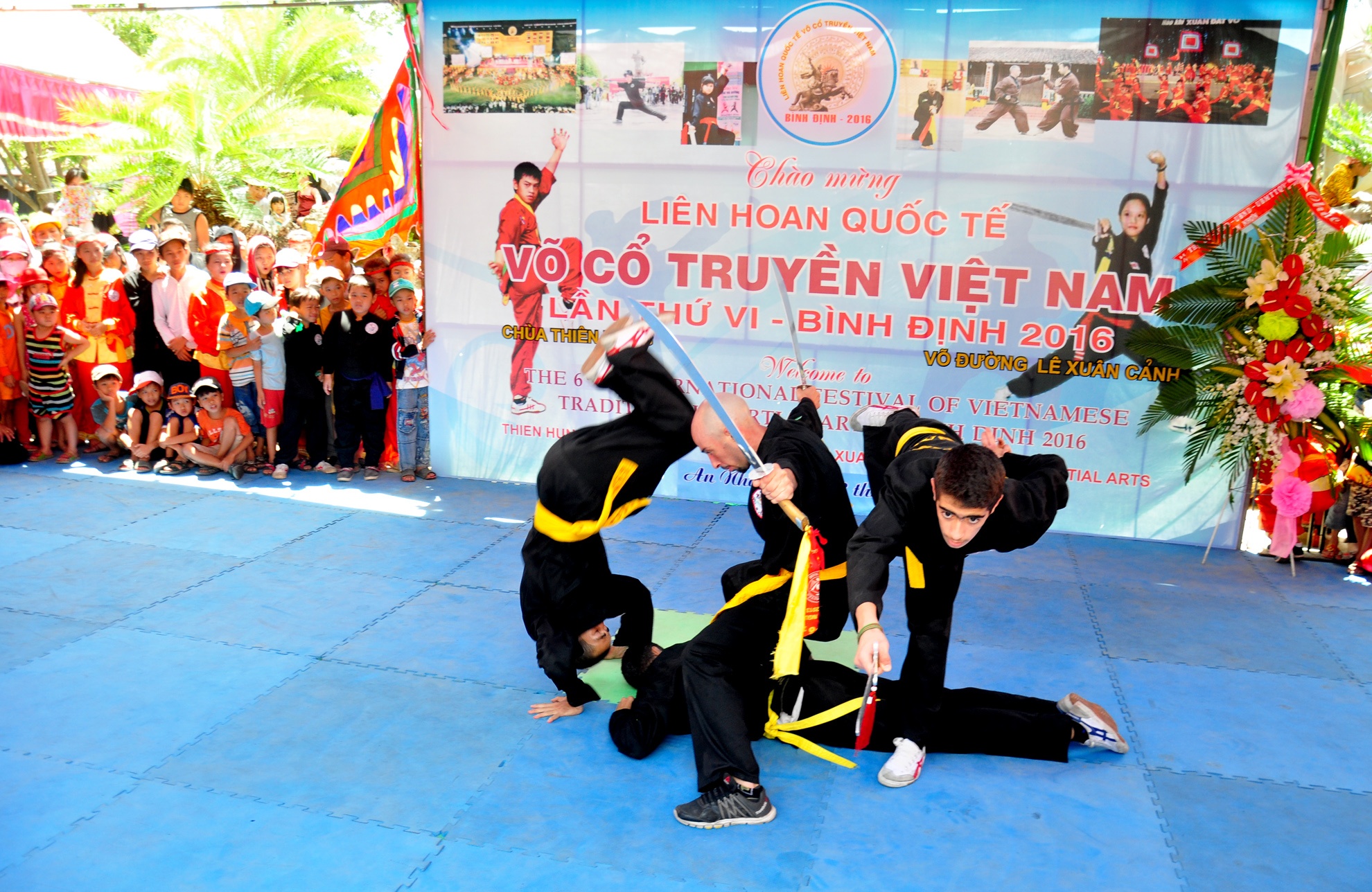 Mien dat vo Binh Dinh me hoac du khach anh 8