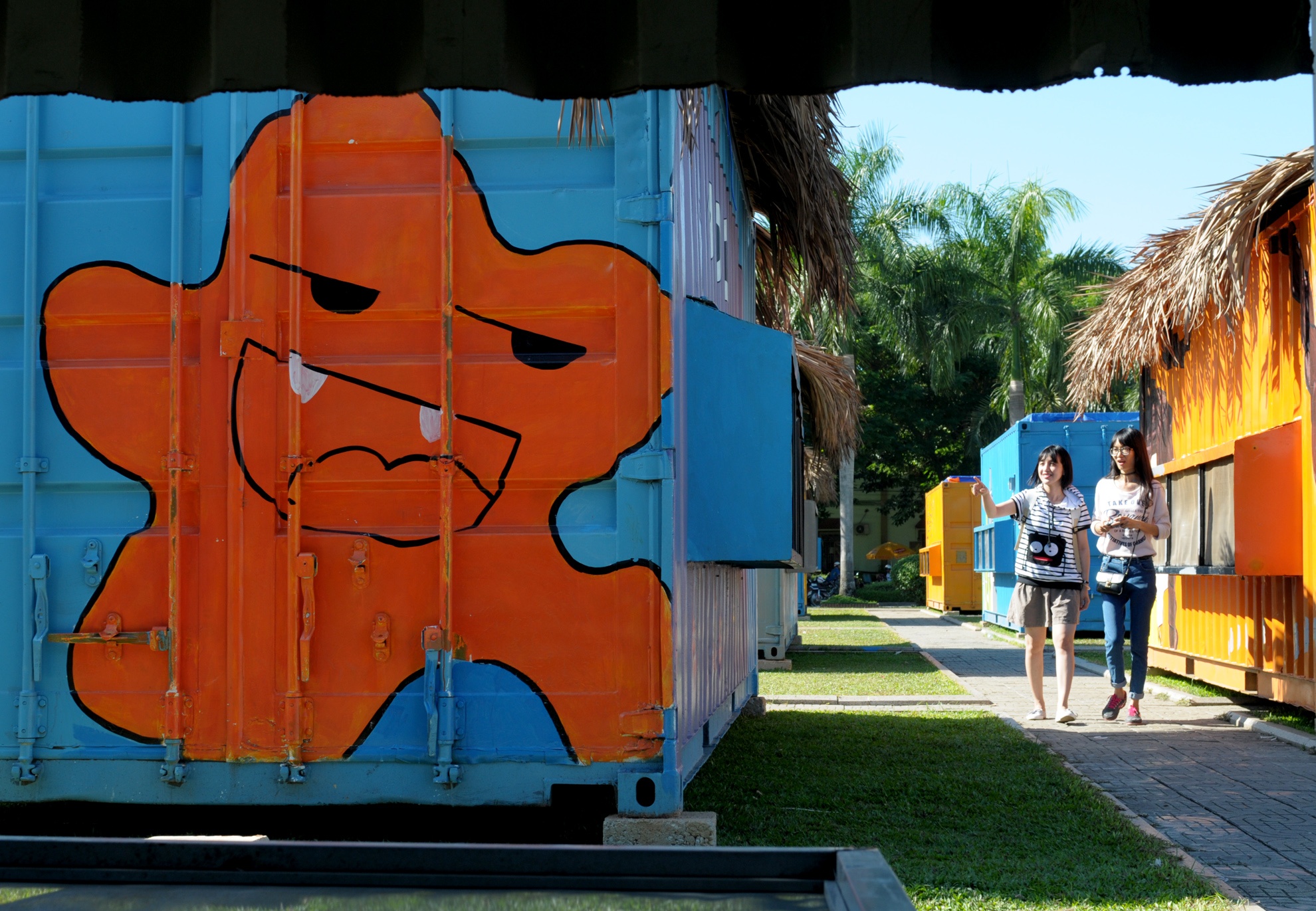 Bien container thanh nha ban tru cho hoc sinh vung cao hinh anh