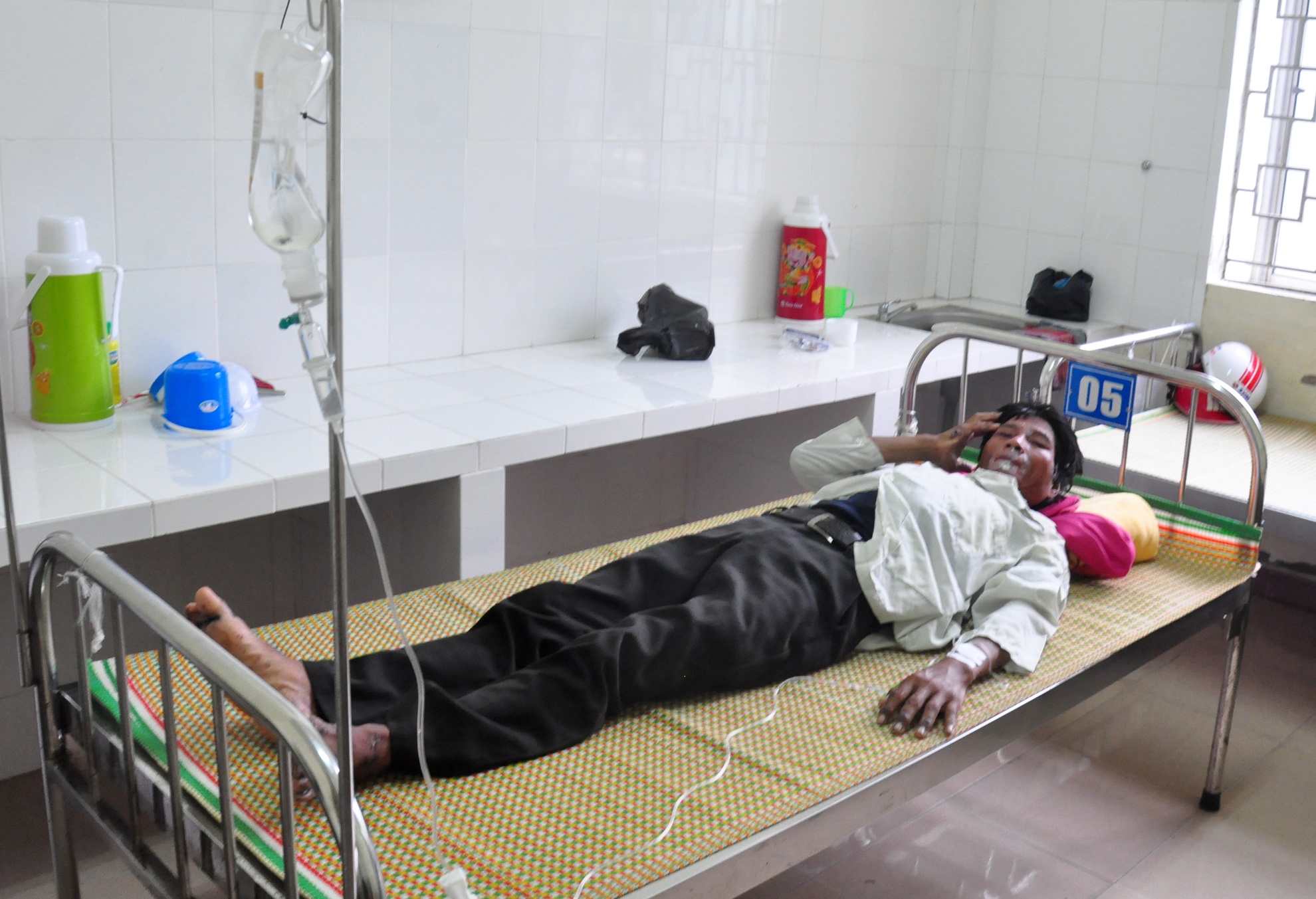 Hai bệnh nhân viêm da dày sừng bàn tay, bàn chân sử dụng gạo mốc ảnh 1 Hai benh nhan viem da day sung ban tay, ban chan su dung gao moc anh 1