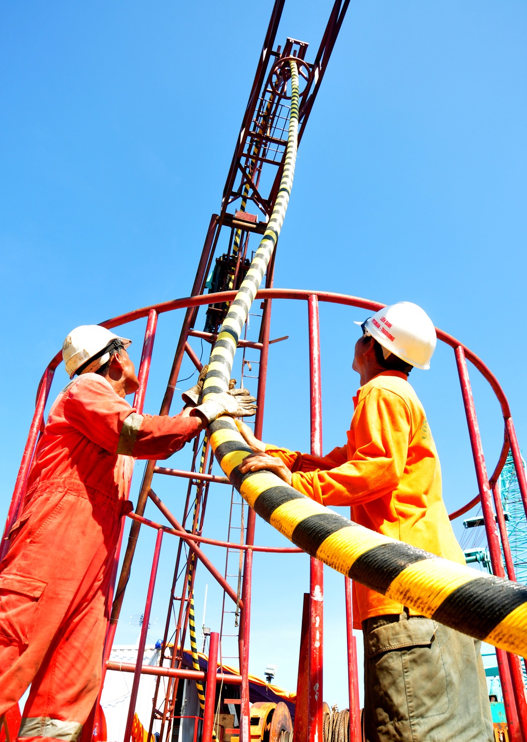 Keo cap ngam ra xa dao Nhon Chau anh 2