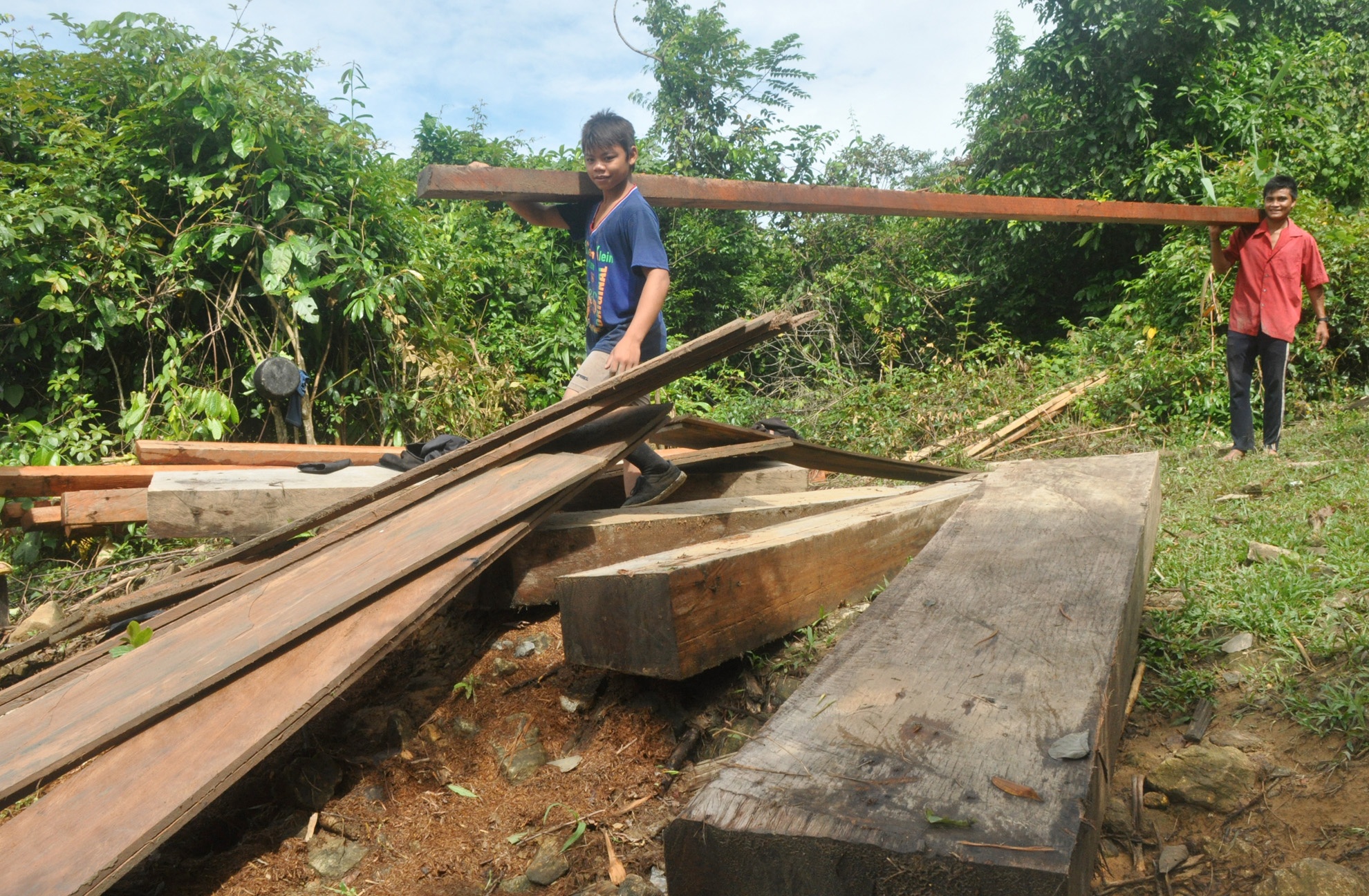 Thủy điện tràn lan ở Quảng Nam ảnh 2 Thuy dien tran lan o Quang Nam anh 2