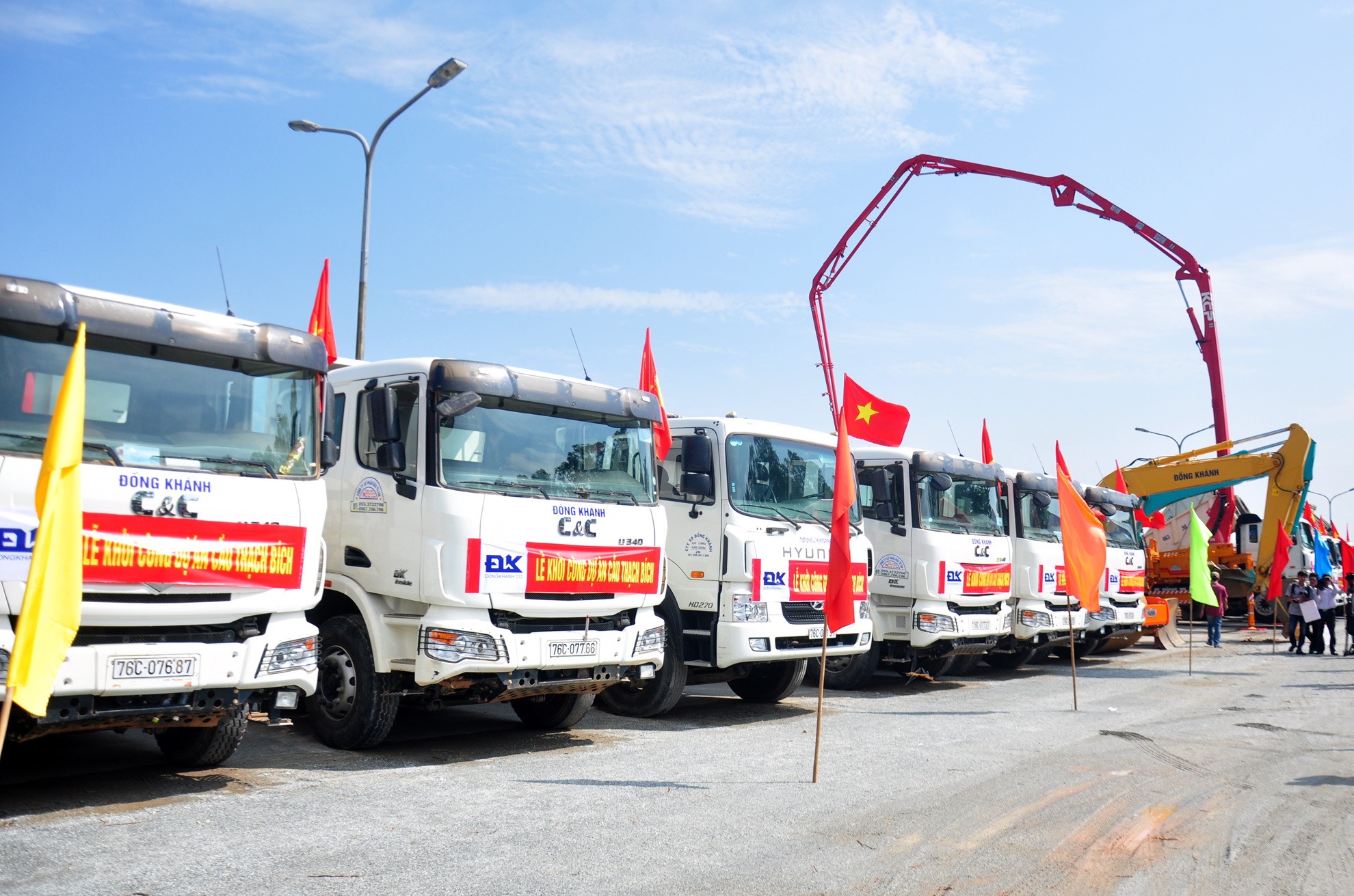 Khoi cong cau Thach Bich qua song Tra anh 2